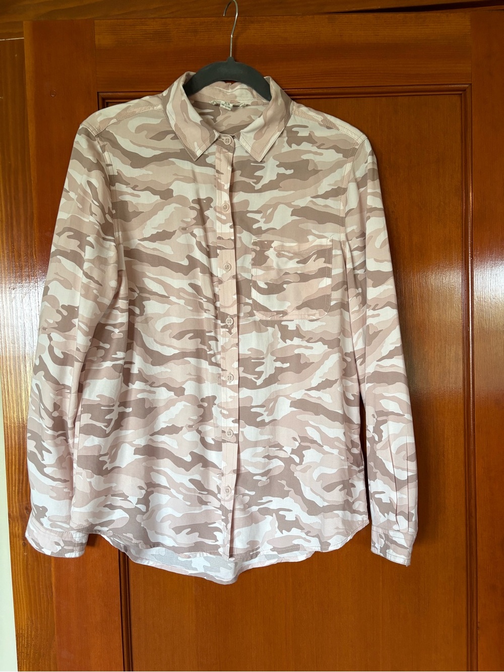 beachlunchlounge Neutral Pink Camo Shirt, Size M